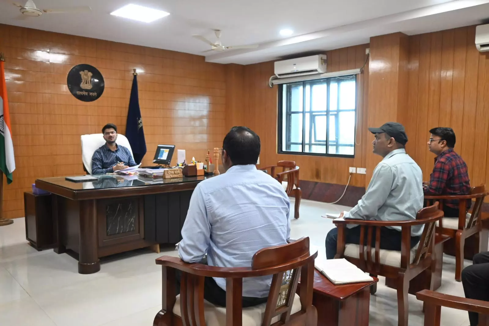 डबल लॉक में भण्डारित उर्वरक क़ो समितियों में शीघ्र पहुंचाएं : कलेक्टर डबल लॉक में भण्डारित उर्वरक क़ो समितियों में शीघ्र पहुंचाएं : कलेक्टर