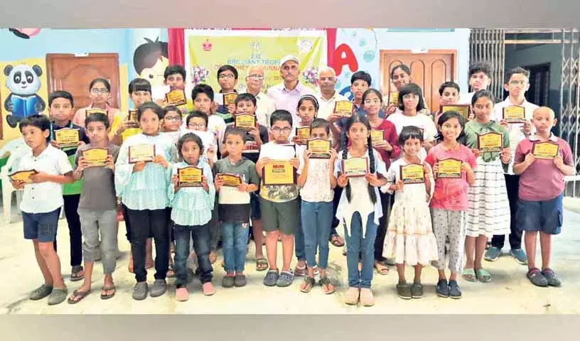 Hyderabad: दिवित, समनविथ 230वीं ब्रिलियंट ट्रॉफी शतरंज में चैंपियन बने Hyderabad: दिवित, समनविथ 230वीं ब्रिलियंट ट्रॉफी शतरंज में चैंपियन बने