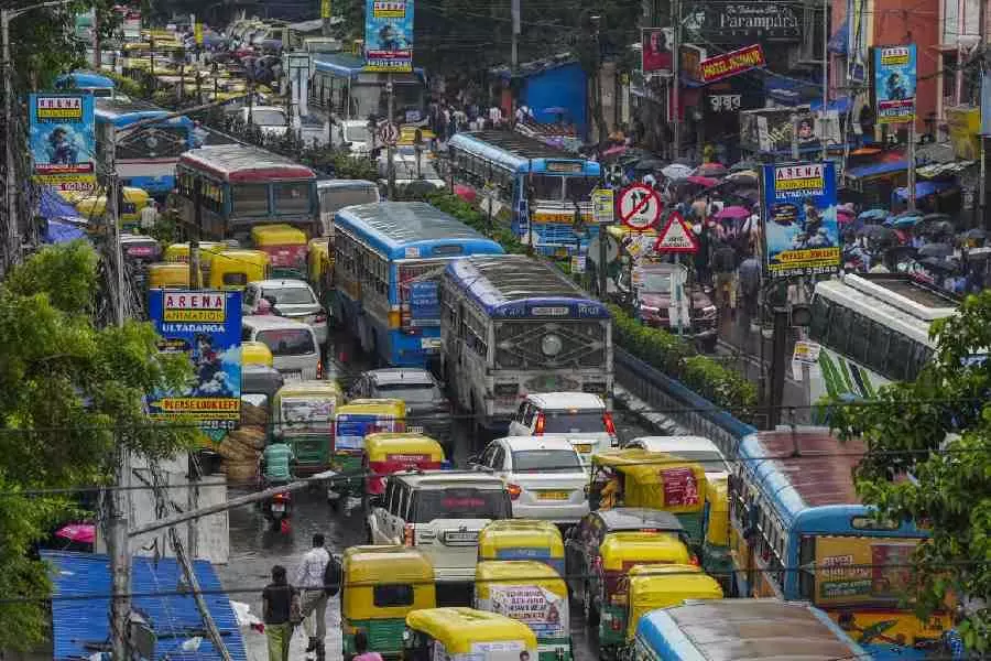 IMD ने बंगाल में मंगलवार तक भारी बारिश का अनुमान जताया IMD ने बंगाल में मंगलवार तक भारी बारिश का अनुमान जताया