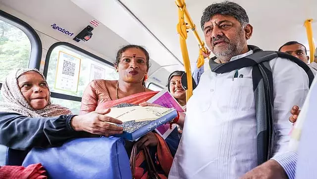 शक्ति योजना देश के लिए एक मॉडल है; किसी भी कारण से गारंटी नहीं रोकी जाएगी: DK Shivakumar शक्ति योजना देश के लिए एक मॉडल है; किसी भी कारण से गारंटी नहीं रोकी जाएगी: DK Shivakumar