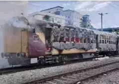 Telangana: तिरुपति-हिसार एक्सप्रेस के डिब्बे में लगी आग Telangana: तिरुपति-हिसार एक्सप्रेस के डिब्बे में लगी आग