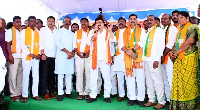 तेलंगाना में विकास केवल डबल इंजन सरकार से ही संभव है: Ramachandra Rao तेलंगाना में विकास केवल डबल इंजन सरकार से ही संभव है: Ramachandra Rao