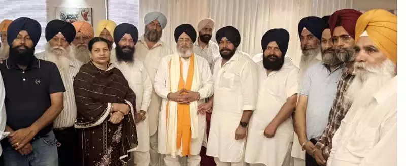 Phagwara सम्मान समारोह में शिअद नेता ने आप सरकार पर तानाशाही रवैया अपनाने का आरोप लगाया Phagwara सम्मान समारोह में शिअद नेता ने आप सरकार पर तानाशाही रवैया अपनाने का आरोप लगाया