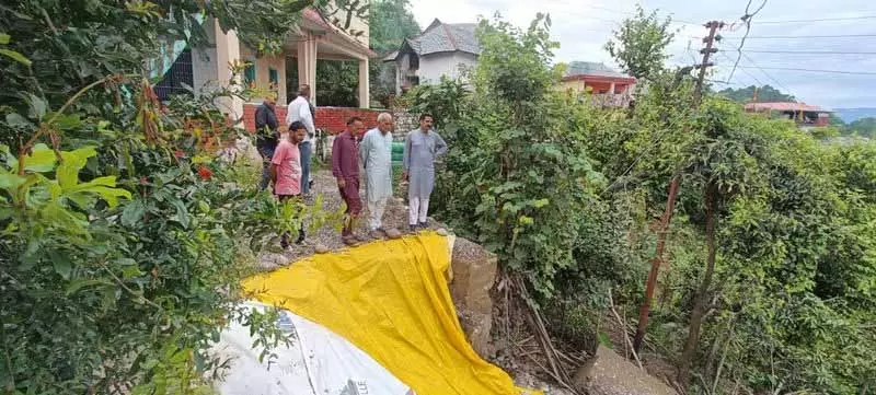 Dharampur MLA ने भूस्खलन प्रभावित क्षेत्रों का दौरा किया Dharampur MLA ने भूस्खलन प्रभावित क्षेत्रों का दौरा किया