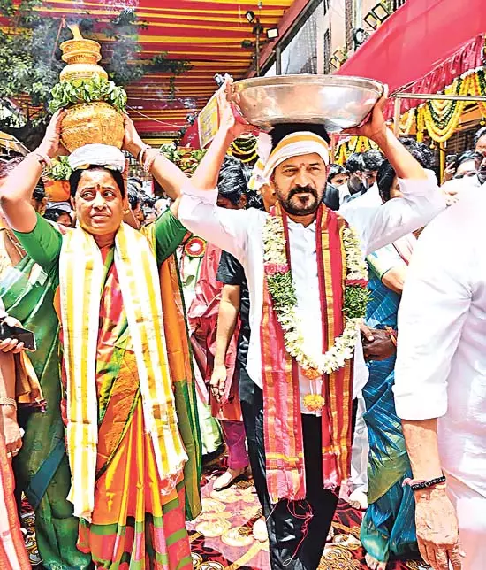 Telangana : उज्जैनी महाकाली अम्मावरी बोनाला उत्सव मनाया गया Telangana : उज्जैनी महाकाली अम्मावरी बोनाला उत्सव मनाया गया