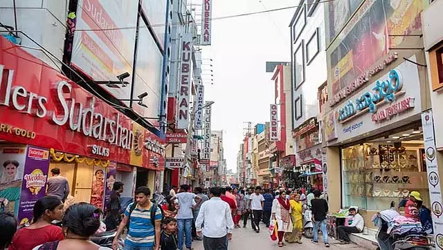 बड़ी कंपनियों के लिए आरक्षित श्रम नियम छोटी दुकानों को नुकसान पहुंचाते हैं: बेंगलुरु के व्यापारी बड़ी कंपनियों के लिए आरक्षित श्रम नियम छोटी दुकानों को नुकसान पहुंचाते हैं: बेंगलुरु के व्यापारी