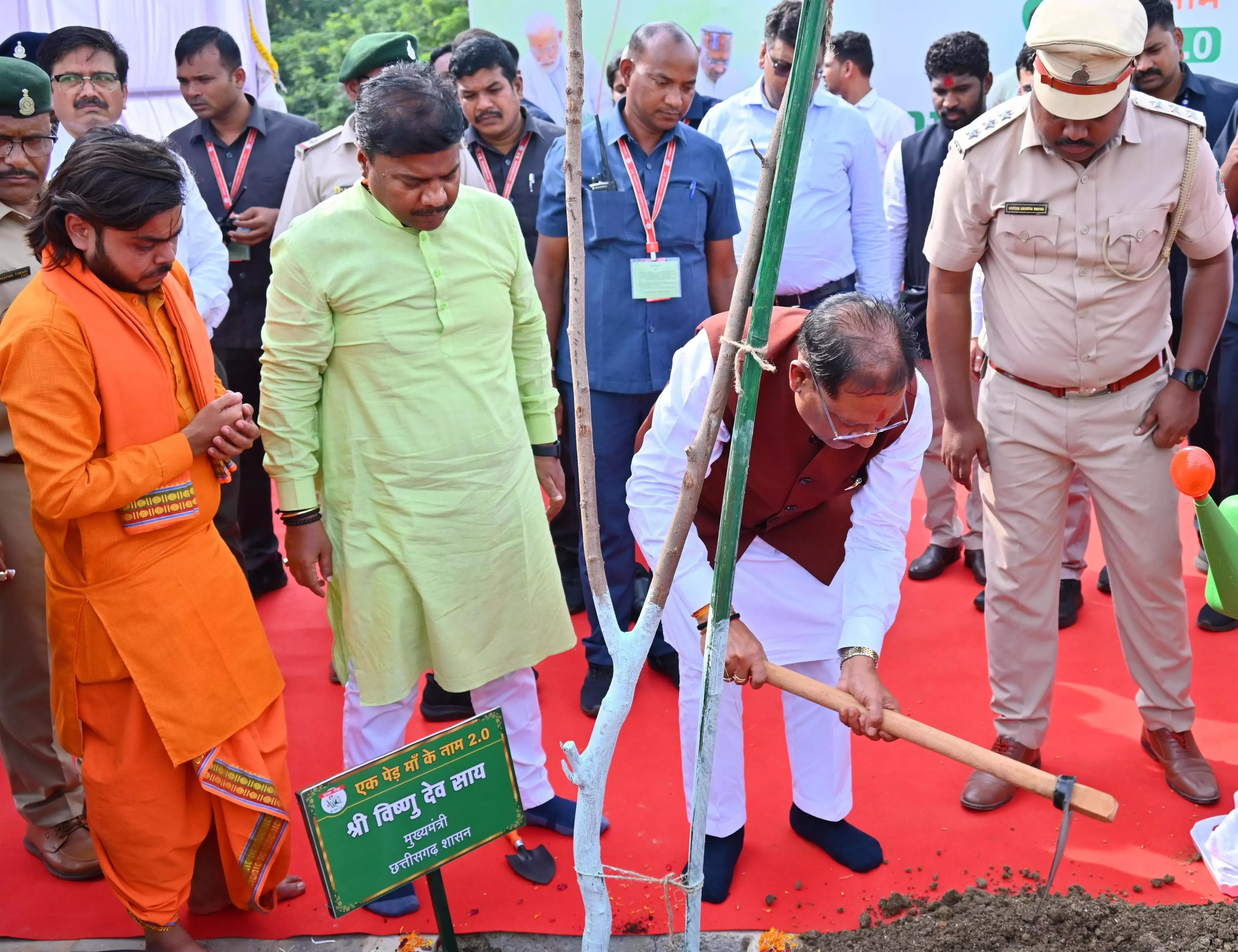 CM विष्णुदेव साय ने नवीन विधानसभा परिसर में किया पौधरोपण CM विष्णुदेव साय ने नवीन विधानसभा परिसर में किया पौधरोपण
