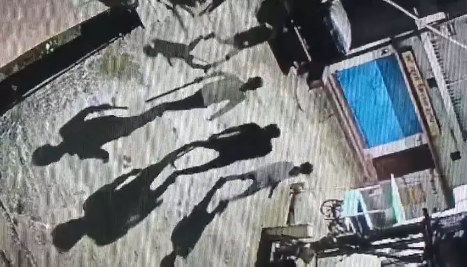 Raipur Breaking: लाभंडी में नशेड़ियों का आतंक, रॉकी सिंधी गैंग के लड़कों ने किया बवाल Raipur Breaking: लाभंडी में नशेड़ियों का आतंक, रॉकी सिंधी गैंग के लड़कों ने किया बवाल