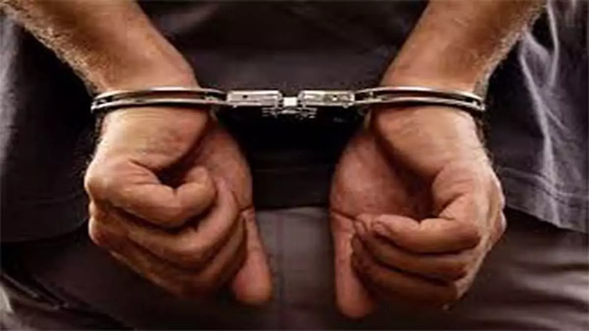 गाचीबोवली में गांजा खरीदते हुए 14 लोगों में तीन तकनीकी विशेषज्ञ भी शामिल गाचीबोवली में गांजा खरीदते हुए 14 लोगों में तीन तकनीकी विशेषज्ञ भी शामिल