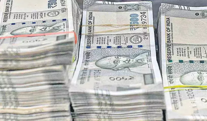 आंगनवाड़ी शिक्षक और आया वेतन का इंतजार कर रहे आंगनवाड़ी शिक्षक और आया वेतन का इंतजार कर रहे