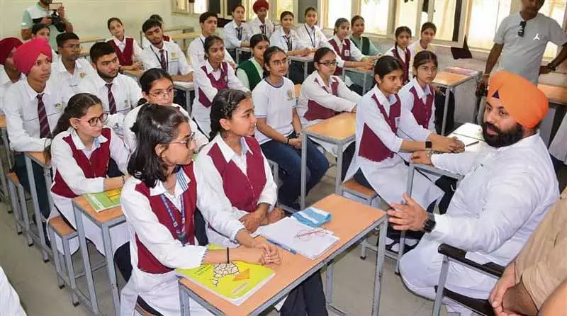 पंजाब के स्कूलों में AI, डिजिटल डिज़ाइन और कृषि को पाठ्यक्रम में शामिल किया जाएगा पंजाब के स्कूलों में AI, डिजिटल डिज़ाइन और कृषि को पाठ्यक्रम में शामिल किया जाएगा