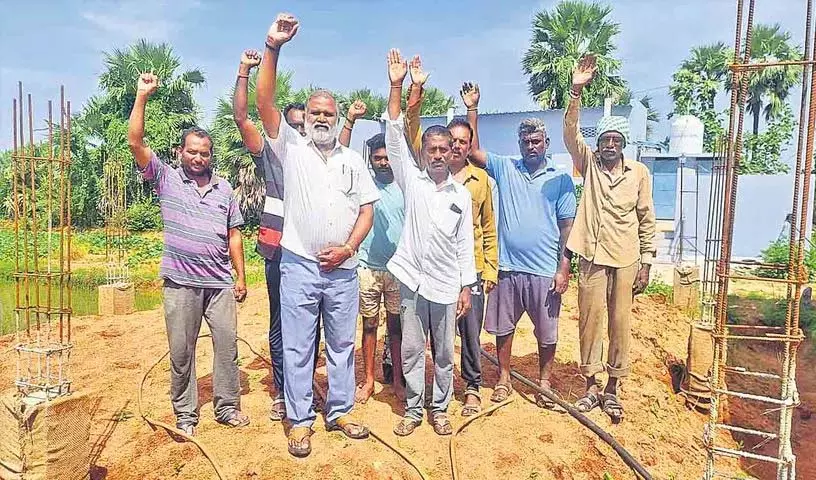 एक ट्रैक्टर रेत के लिए छह हजार! एक ट्रैक्टर रेत के लिए छह हजार!