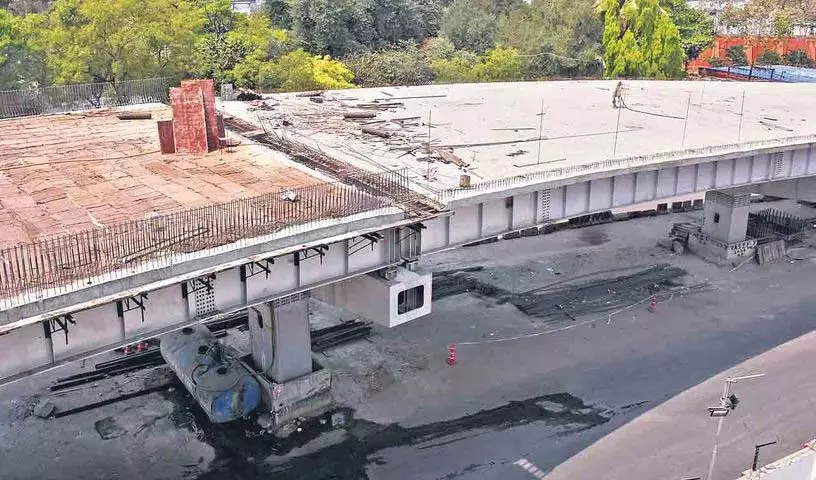 नट्टनाडकाना में स्टील पुल का निर्माण कार्य नट्टनाडकाना में स्टील पुल का निर्माण कार्य