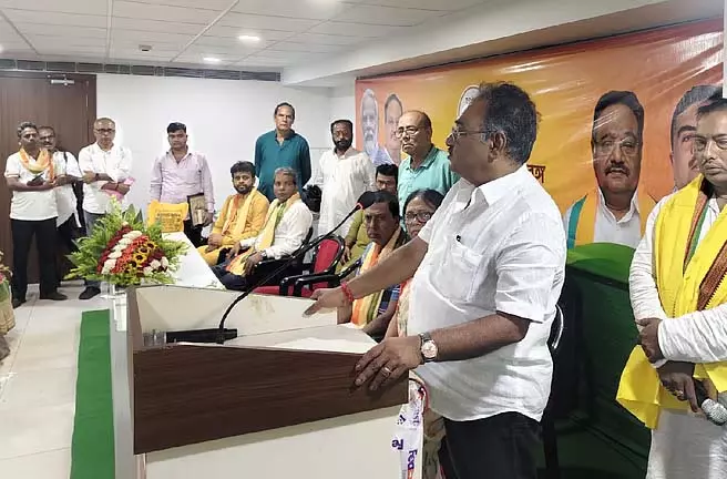 शमीक की बैठक में बुजुर्ग लोग आगे की पंक्ति में बैठेंगे शमीक की बैठक में बुजुर्ग लोग आगे की पंक्ति में बैठेंगे