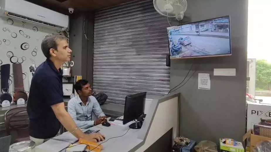 डिसेंट टेलर्स ने सड़क फोकस सीसीटीवी लगाकर रायगढ़ पुलिस की मुहिम में निभाई भागीदारी डिसेंट टेलर्स ने सड़क फोकस सीसीटीवी लगाकर रायगढ़ पुलिस की मुहिम में निभाई भागीदारी