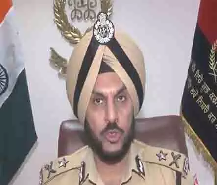 Amritsar: स्वर्ण मंदिर को बम से उड़ाने की धमकी, पुलिस ने जांच शुरू की Amritsar: स्वर्ण मंदिर को बम से उड़ाने की धमकी, पुलिस ने जांच शुरू की