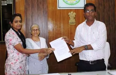 कलेक्टर कन्नौजे ने शारदा थवाईत को प्रदान किया अनुकंपा नियुक्ति पत्र कलेक्टर कन्नौजे ने शारदा थवाईत को प्रदान किया अनुकंपा नियुक्ति पत्र