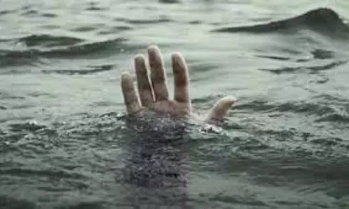 भिवंडी में चप्पल निकालते समय 14 वर्षीय लड़का कामवारी नदी में डूब गया