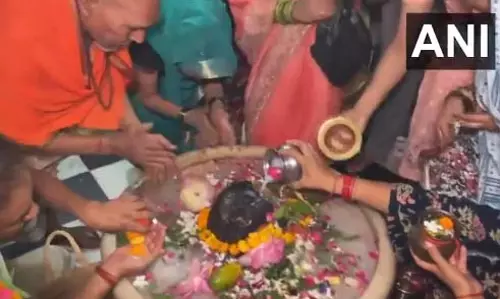 आज सावन का पहला सोमवार, शिव मंदिरों में भारी भीड़