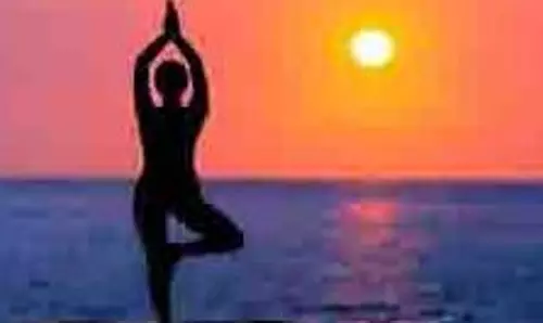 Health: रोज़ाना सूर्य नमस्कार करने से क्या होता है? जानिए शरीर को क्या फायदे मिलते हैं Health: रोज़ाना सूर्य नमस्कार करने से क्या होता है? जानिए शरीर को क्या फायदे मिलते हैं