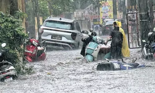 Visakhapatnam : कई दिनों की गर्मी के बाद भारी बारिश से राहत मिली