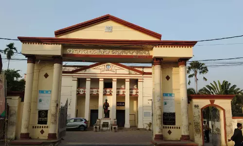 ओडिशा FM कॉलेज के छात्र को प्रिंसिपल से धमकी, पिता ने किया विरोध