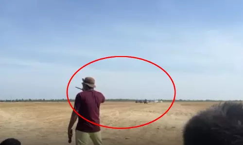 OMG! स्टंटमैन की मौत का LIVE वीडियो, फिल्म की हो रही थी शूटिंग OMG! स्टंटमैन की मौत का LIVE वीडियो, फिल्म की हो रही थी शूटिंग