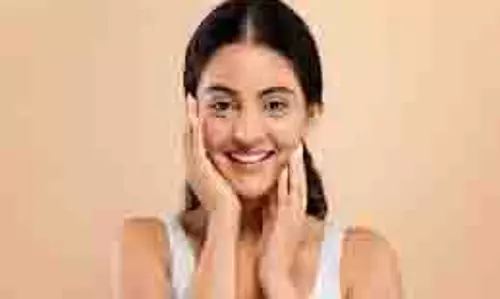 Skin Care: रूखी और बेजान त्वचा से छुटकारा पाने के लिए अपनाएं ये स्किनकेयर रूटीन Skin Care: रूखी और बेजान त्वचा से छुटकारा पाने के लिए अपनाएं ये स्किनकेयर रूटीन