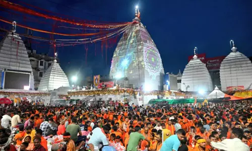 सावन के पहले सोमवार पर ‘बोल बम’ के जयकारों से गूंजा देवघर, बैद्यनाथ धाम में भक्तों ने किया जलाभिषेक सावन के पहले सोमवार पर ‘बोल बम’ के जयकारों से गूंजा देवघर, बैद्यनाथ धाम में भक्तों ने किया जलाभिषेक