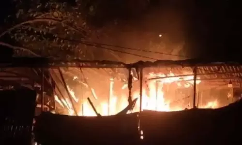 पारादीप के मुख्य सब्जी बाजार में आग लगने से 7 दुकानें जलकर खाक पारादीप के मुख्य सब्जी बाजार में आग लगने से 7 दुकानें जलकर खाक