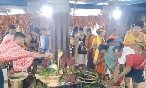 श्रावण का पहला सोमवार: ओडिशा भर के भगवान शिव मंदिरों में बोल बम भक्तों की भीड़ उमड़ी