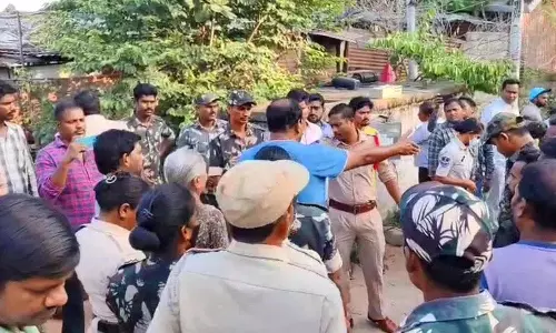 वेमुलावाड़ा में आधी रात को घर गिराने पर लोगों ने सरकार को घेरा