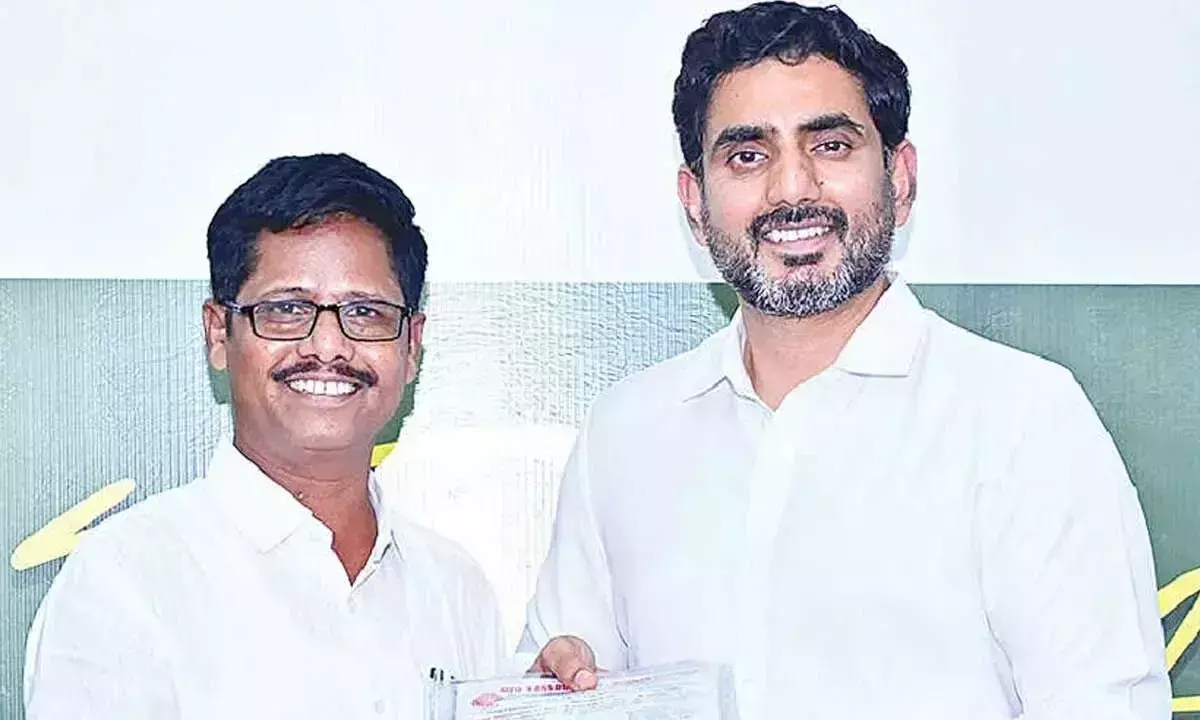 Andhra: एमईओ के स्थानांतरण की मांग Andhra: एमईओ के स्थानांतरण की मांग