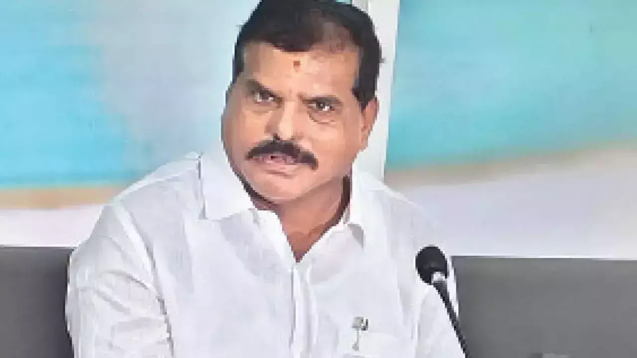 Andhra: वाईएसआरसीपी एमएलसी ने एनडीए सरकार पर जमकर निशाना साधा Andhra: वाईएसआरसीपी एमएलसी ने एनडीए सरकार पर जमकर निशाना साधा
