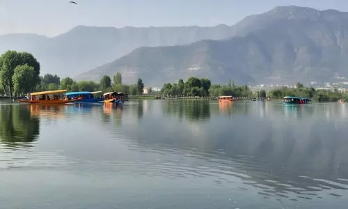 कर्टेन रेज़र: कश्मीर की भूली सीमाओं की पड़ताल करती कॉफी टेबल बुक