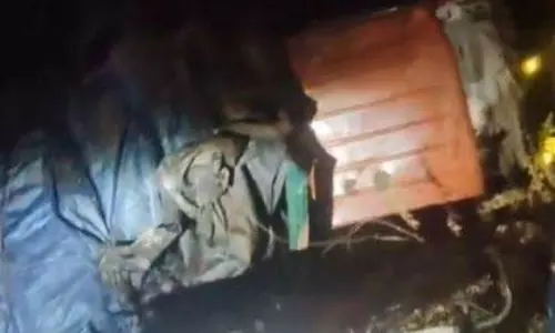 ट्रक पलटने से 9 मजदूरों की दर्दनाक मौत, 10 घायल ट्रक पलटने से 9 मजदूरों की दर्दनाक मौत, 10 घायल