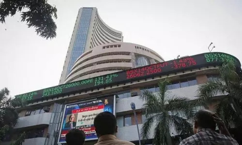 IT शेयरों और विदेशी फंड निकासी के कारण बाजार में गिरावट
