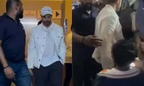 Hrithik Roshan ने दिया प्रमोशन पर जोर, छोटे फैन्स को किया नजरअंदाज