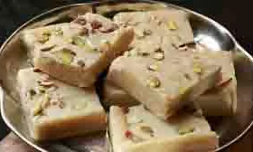 Bread Barfi : घर पर मिठाई न हो, तो झटपट बनाएं ब्रेड की बर्फी Bread Barfi : घर पर मिठाई न हो, तो झटपट बनाएं ब्रेड की बर्फी