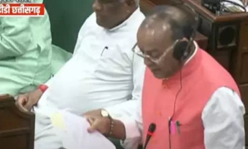 मानसून सत्र : नहीं लाए लाठी, अजय चंद्राकर ने चरणदास महंत से कहा मानसून सत्र : नहीं लाए लाठी, अजय चंद्राकर ने चरणदास महंत से कहा