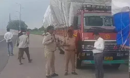 Auraiya: सड़क नियम तोड़ने वालों पर भारी पड़ा चालान