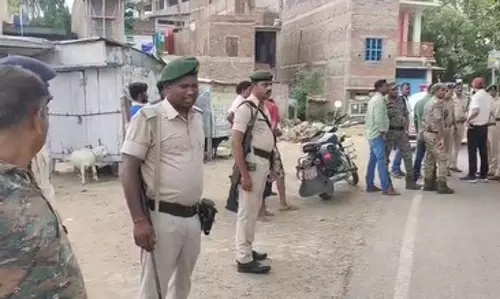 दिनदहाड़े फायरिंग: बदमाशों ने तीन युवकों को मारी गोली, एक की मौत, दो घायल दिनदहाड़े फायरिंग: बदमाशों ने तीन युवकों को मारी गोली, एक की मौत, दो घायल