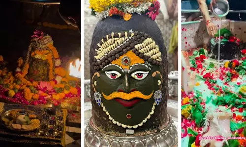 श्रावण सोमवार-1: सुबह 2:30 बजे खुले महाकाल मंदिर के दरवाजे, दर्शन के लिए उमड़े शिवभक्त श्रावण सोमवार-1: सुबह 2:30 बजे खुले महाकाल मंदिर के दरवाजे, दर्शन के लिए उमड़े शिवभक्त