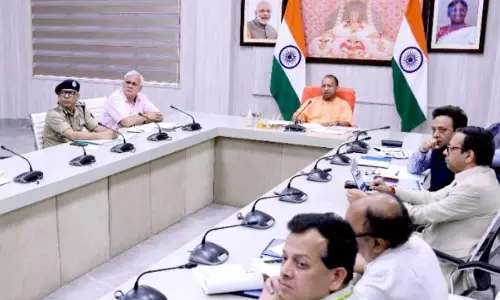 Lucknow: सीएम योगी ने अफसरों संग कांवड़ यात्रा की समीक्षा बैठक की Lucknow: सीएम योगी ने अफसरों संग कांवड़ यात्रा की समीक्षा बैठक की