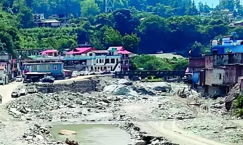 Himachal: सैंज में बाढ़ के 2 साल बाद भी पानी का इंतजार, सिर्फ पानी का वादा Himachal: सैंज में बाढ़ के 2 साल बाद भी पानी का इंतजार, सिर्फ पानी का वादा