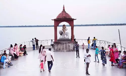Andhra: गोदावरी नदी में बाढ़ का खतरा कम हुआ