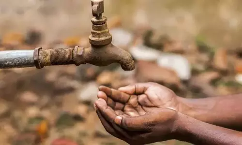 ग्रीन गार्डन में पेयजल की कमी; अधिकारियों की उदासीनता के खिलाफ विरोध प्रदर्शन तेज