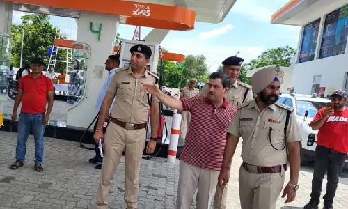 Karnal में जेल के कैदियों द्वारा संचालित पेट्रोल पंप का शुभारंभ Karnal में जेल के कैदियों द्वारा संचालित पेट्रोल पंप का शुभारंभ