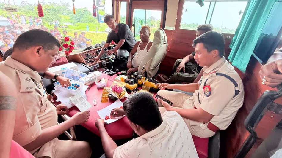 Assam : मनकाचर में बड़ा ड्रग भंडाफोड़ 10 करोड़ रुपये की याबा टैबलेट जब्त, एक गिरफ्तार Assam : मनकाचर में बड़ा ड्रग भंडाफोड़ 10 करोड़ रुपये की याबा टैबलेट जब्त, एक गिरफ्तार
