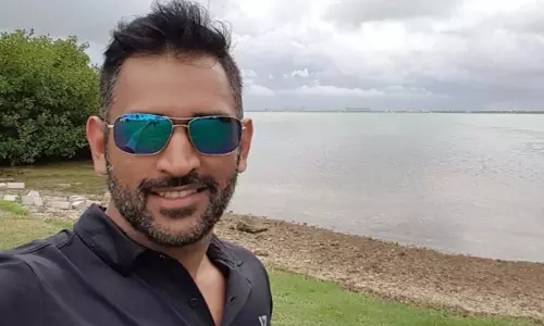 MS Dhoni की पियानो कीज़ वाली 72,000 रुपये की शर्ट पर लोगों ने दी मजेदार प्रतिक्रियाएं MS Dhoni की पियानो कीज़ वाली 72,000 रुपये की शर्ट पर लोगों ने दी मजेदार प्रतिक्रियाएं
